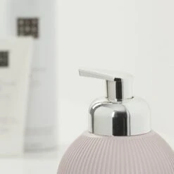 Sealskin Zeepdispenser Convex Lichtroze 11 Sealskin Zeepdispenser Convex Lichtroze -Badkamerartikelen Winkel 123 2619